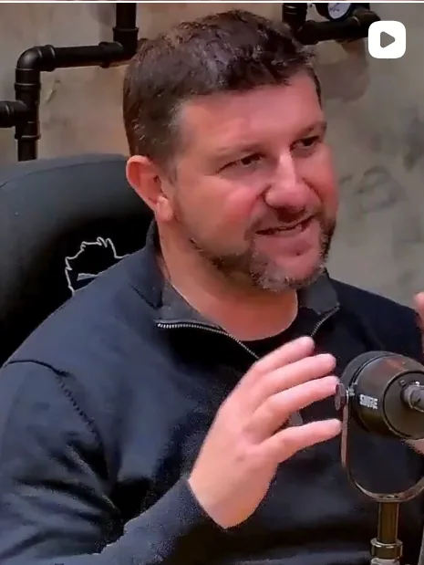 Nato Werlang em entrevista falando sobre esporte e gestão